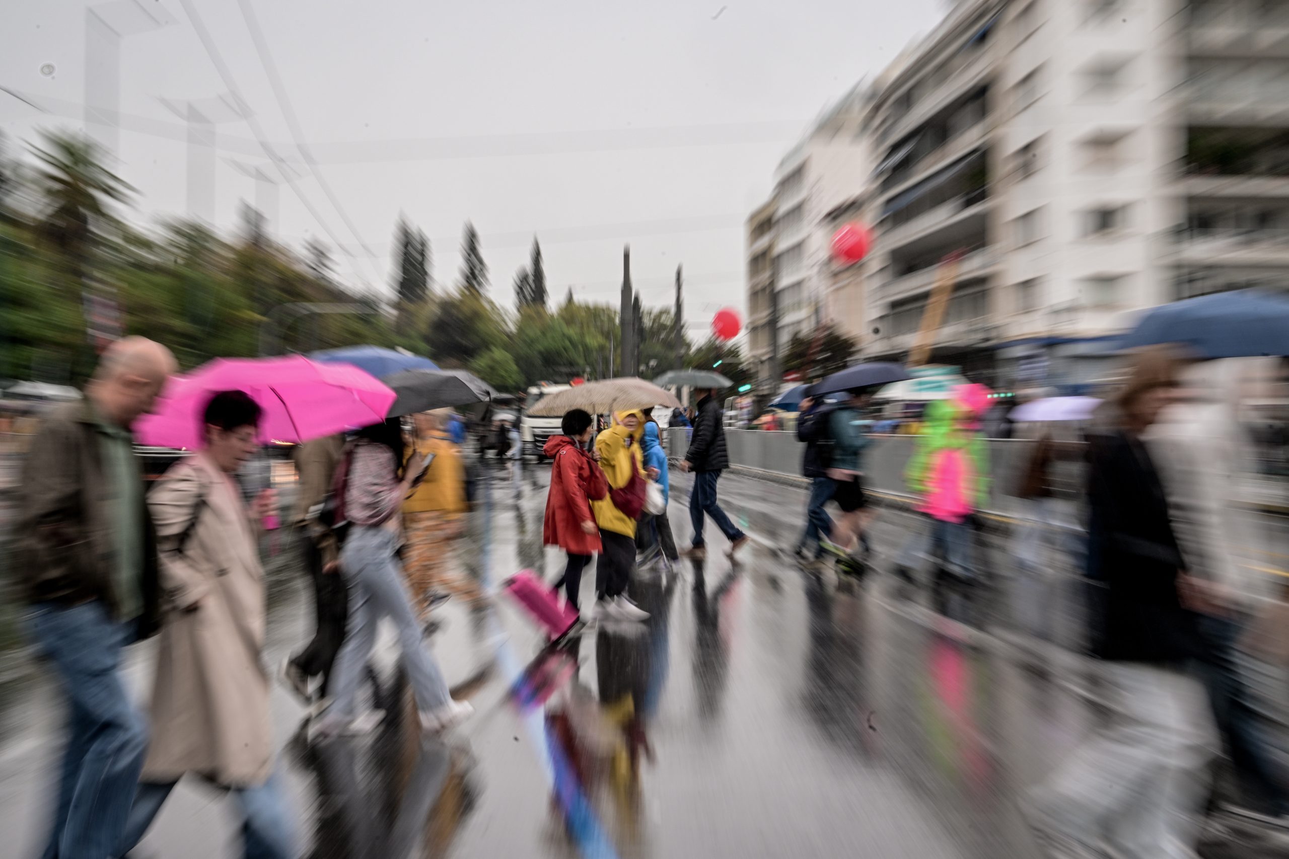 Δύο κύματα κακοκαιρίας χτυπούν τη χώρα έως την Πέμπτη – Πού θα σημειωθούν ισχυρές βροχές