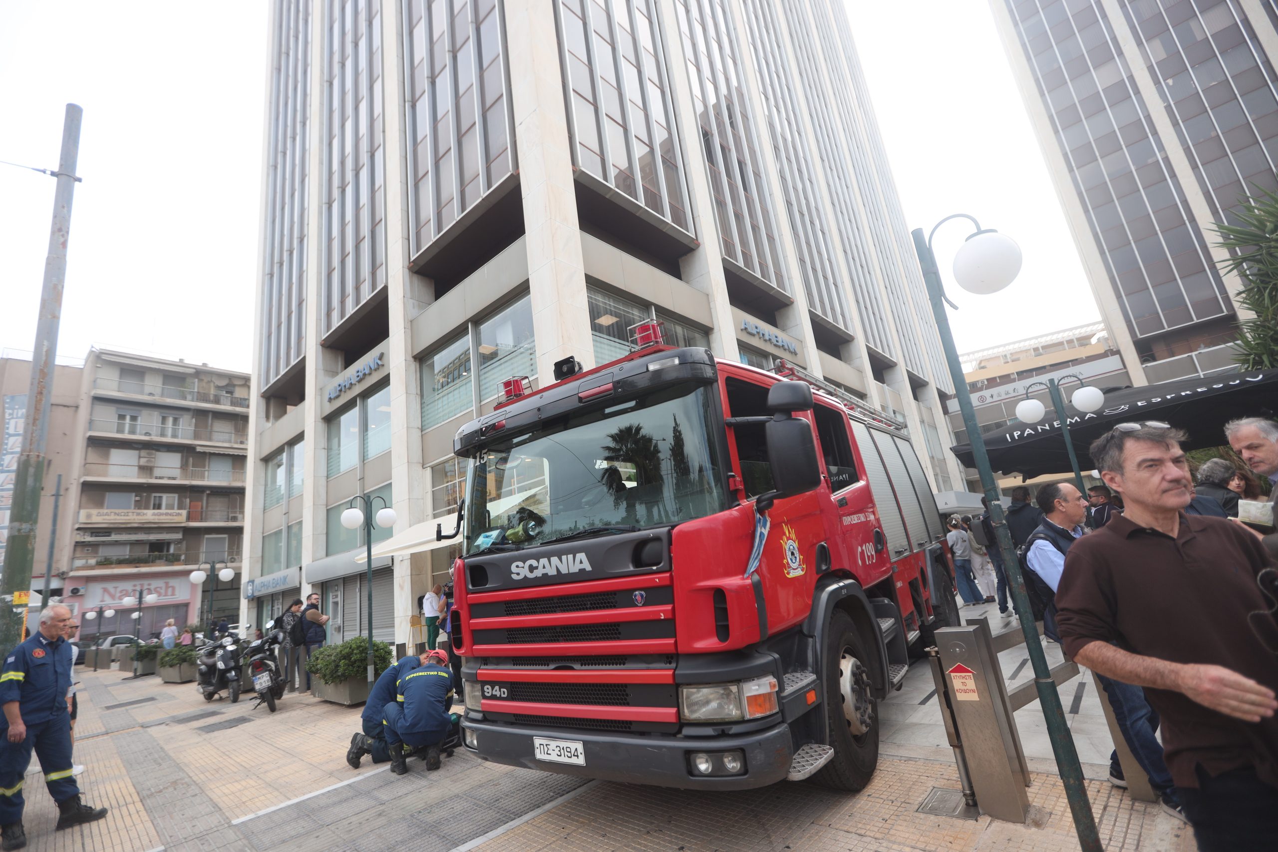 Πύργος Αθηνών: Φωτιά στο υπόγειο του κτιρίου – Εκκενώνεται