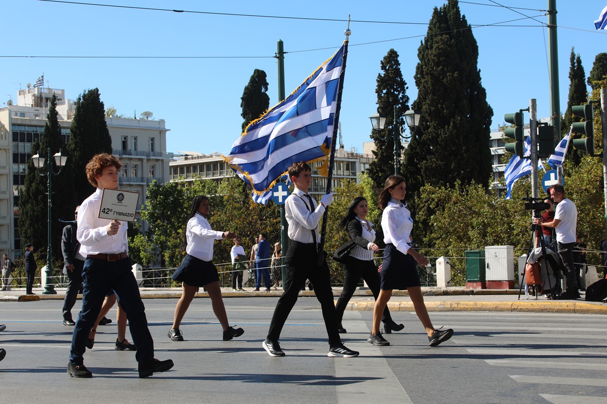 28η Οκτωβρίου: 10 φωτογραφικά «κλικ» από τη μαθητική παρέλαση της Αθήνας