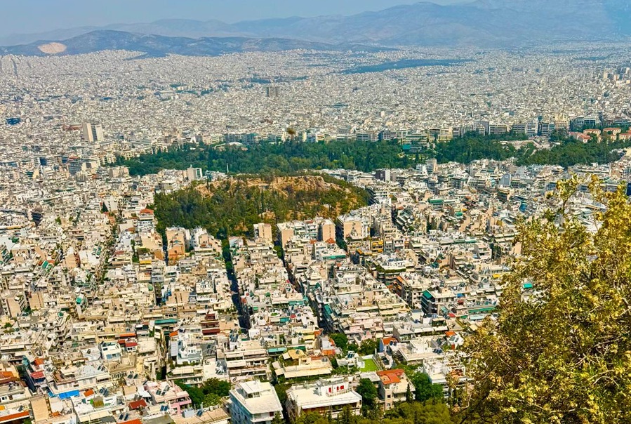 Από τις βίλες της Κηφισιάς έως τα loft του Πειραιά – Η νέα αρχιτεκτονική ταυτότητα της Αθήνας