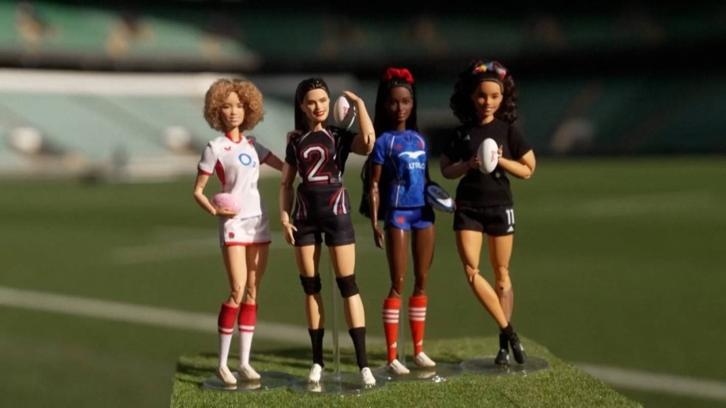 Οι Barbie που «παίζουν» ράγκμπι — όταν το παιχνίδι γίνεται μήνυμα