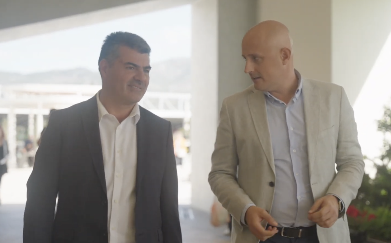 Δείτε σήμερα στο Business Monitor: H «εμπειρία Apple» στην Ελλάδα και οι μεγάλες αλλαγές στο εμπόριο