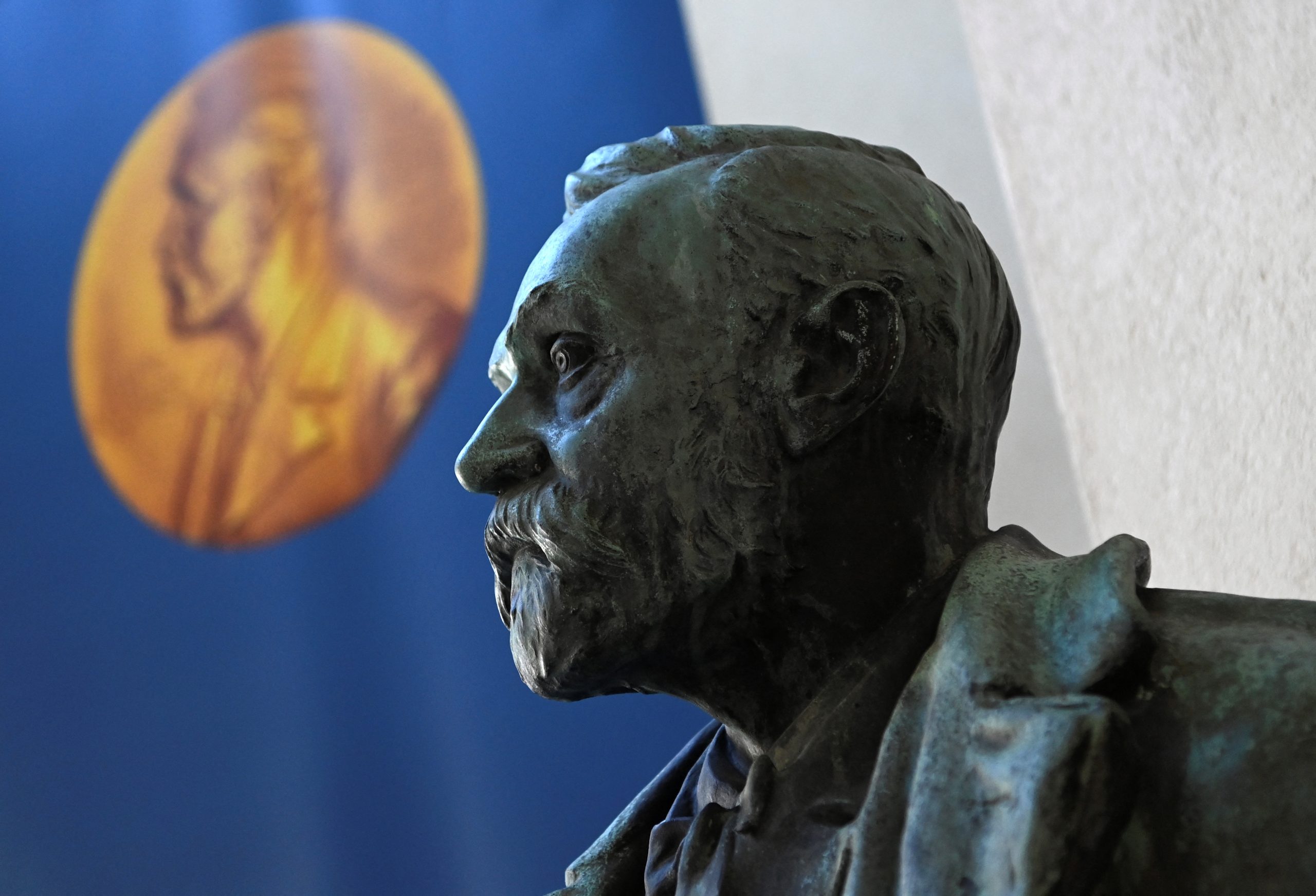 Πώς οι πολιτικές του Ντόναλντ Τραμπ θέτουν σε κίνδυνο τα βραβεία Νόμπελ