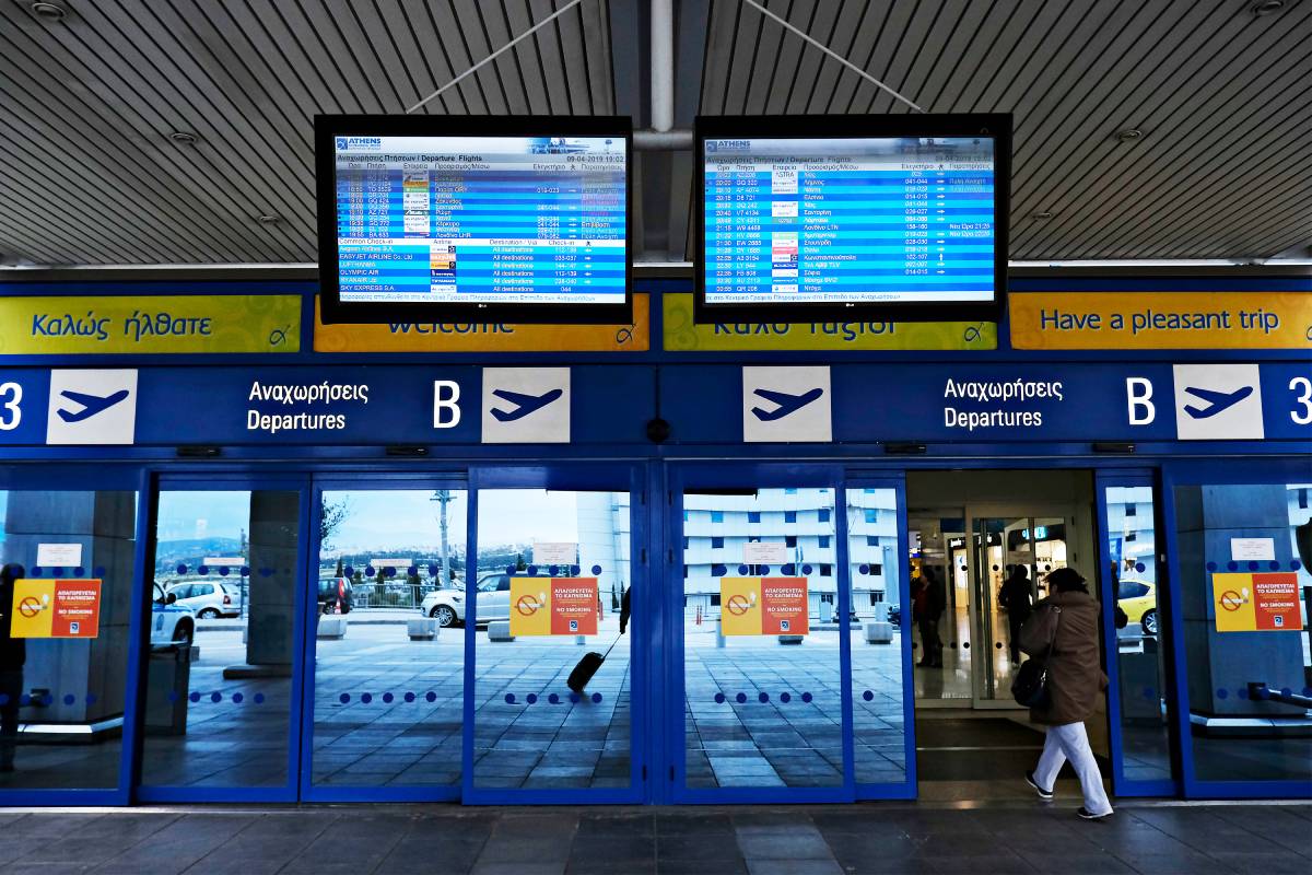 Περισσότερα έσοδα, λιγότεροι ταξιδιώτες – Αυτή είναι η νέα εικόνα του ελληνικού τουρισμού