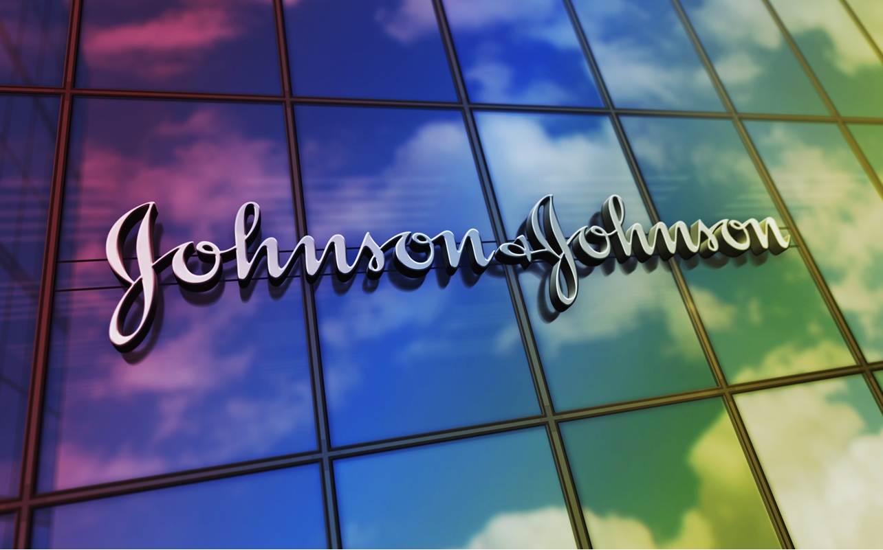 Δικαστικός «κεραυνός» για την Johnson & Johnson: Για ποιον λόγο καλείται να πληρώσει τεράστια αποζημίωση