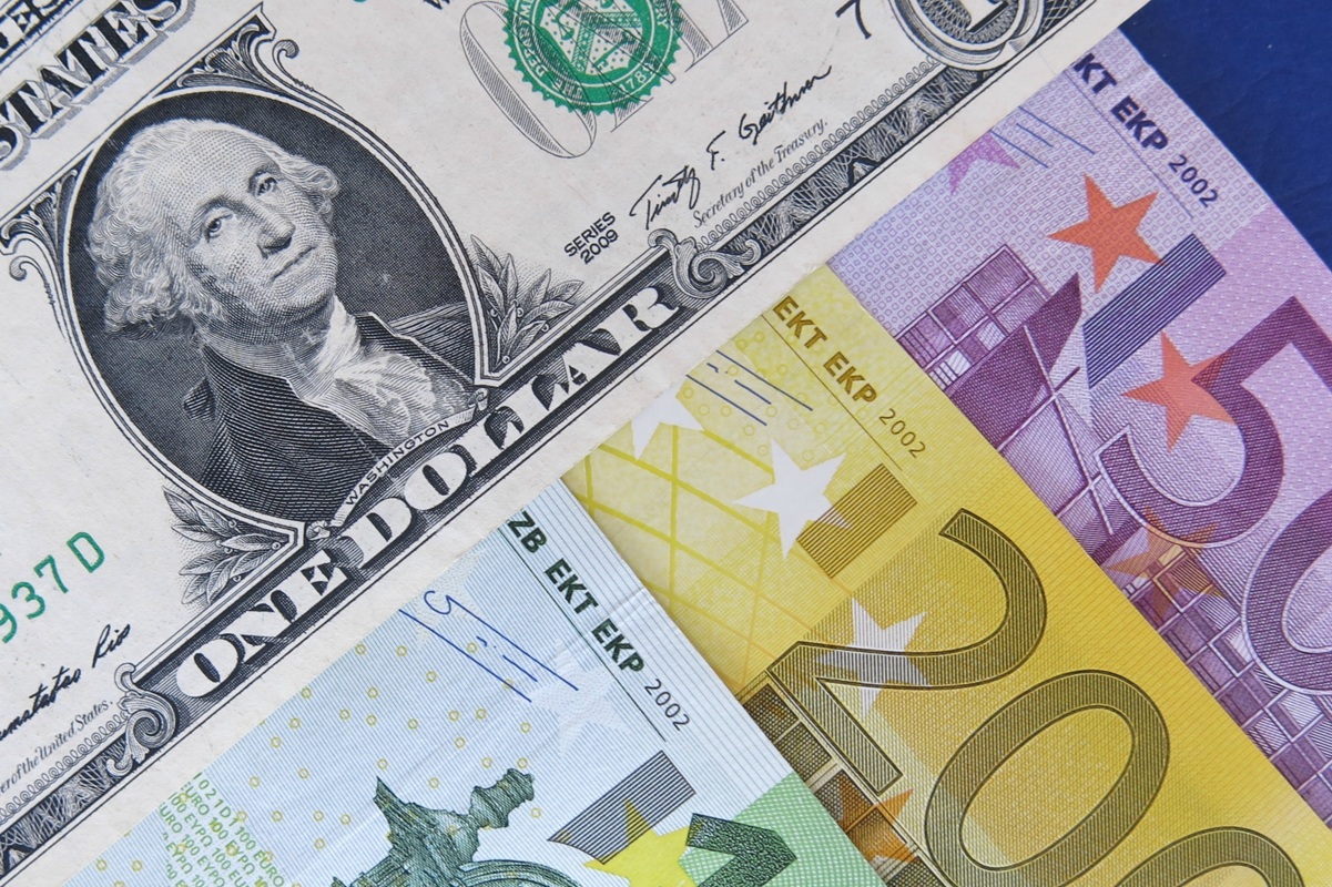 Η Fed μειώνει επιτόκια, η ΕΚΤ «παγώνει» – Τι σημαίνει η απόκλιση για αγορές και επενδυτές