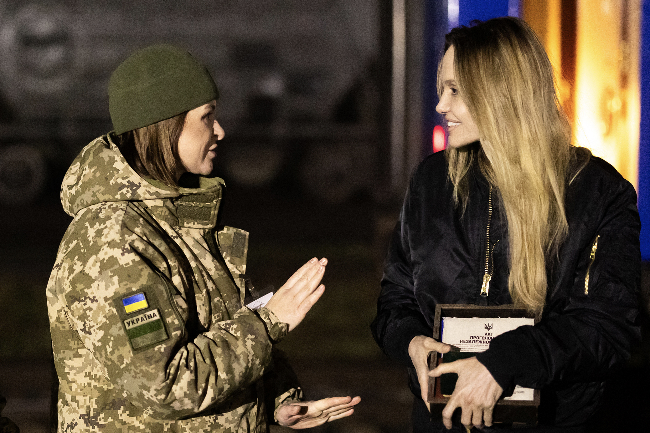 Στην Ουκρανία η Αντζελίνα Τζολί – Συγκλονίζει η περιγραφή της από την εμπόλεμη ζώνη