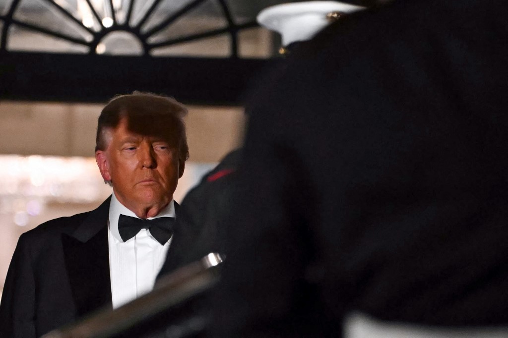 «Σιωπή γουρούνα!»: Απίστευτη επίθεση Τραμπ σε δημοσιογράφους