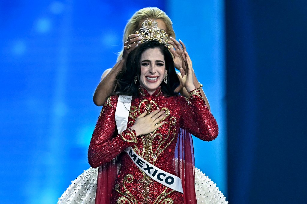 Νέα Miss Universe η Φάτιμα Μπος – Η Μεξικανή που κατέκτησε τον τίτλο μετά από έναν διαγωνισμό γεμάτο εντάσεις 