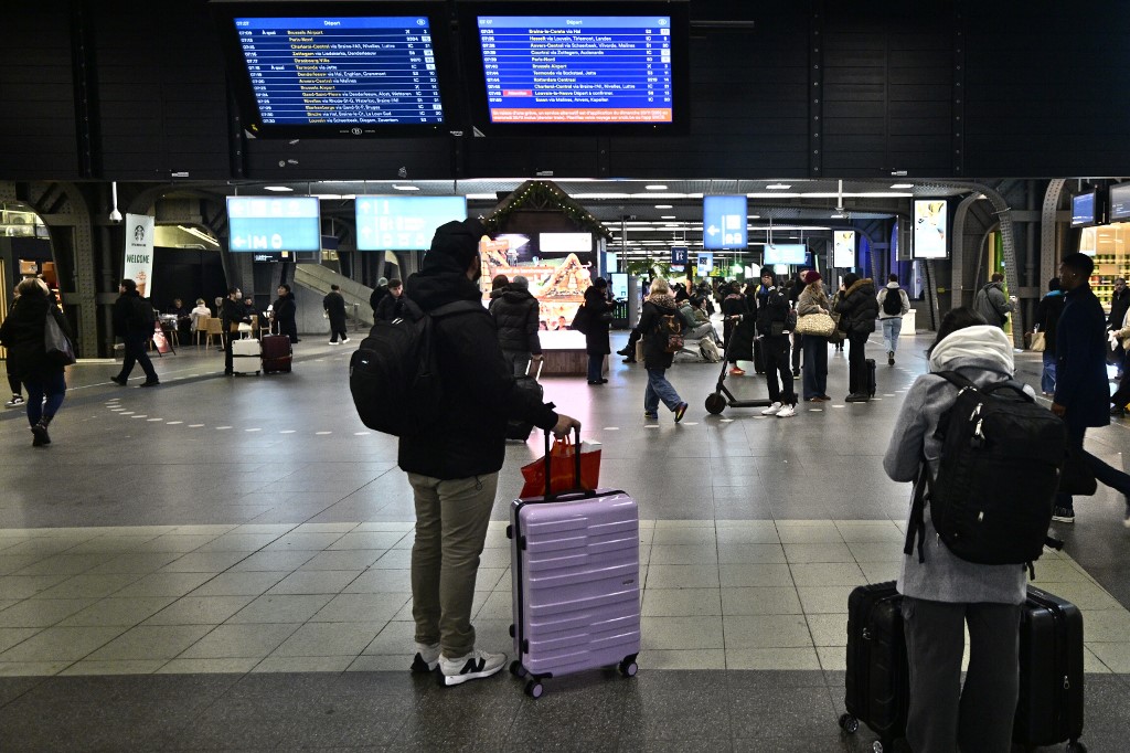 Βέλγιο: Παραλύει η χώρα από τριήμερη γενική απεργία – Σκληρή αντίδραση στα μέτρα λιτότητας 