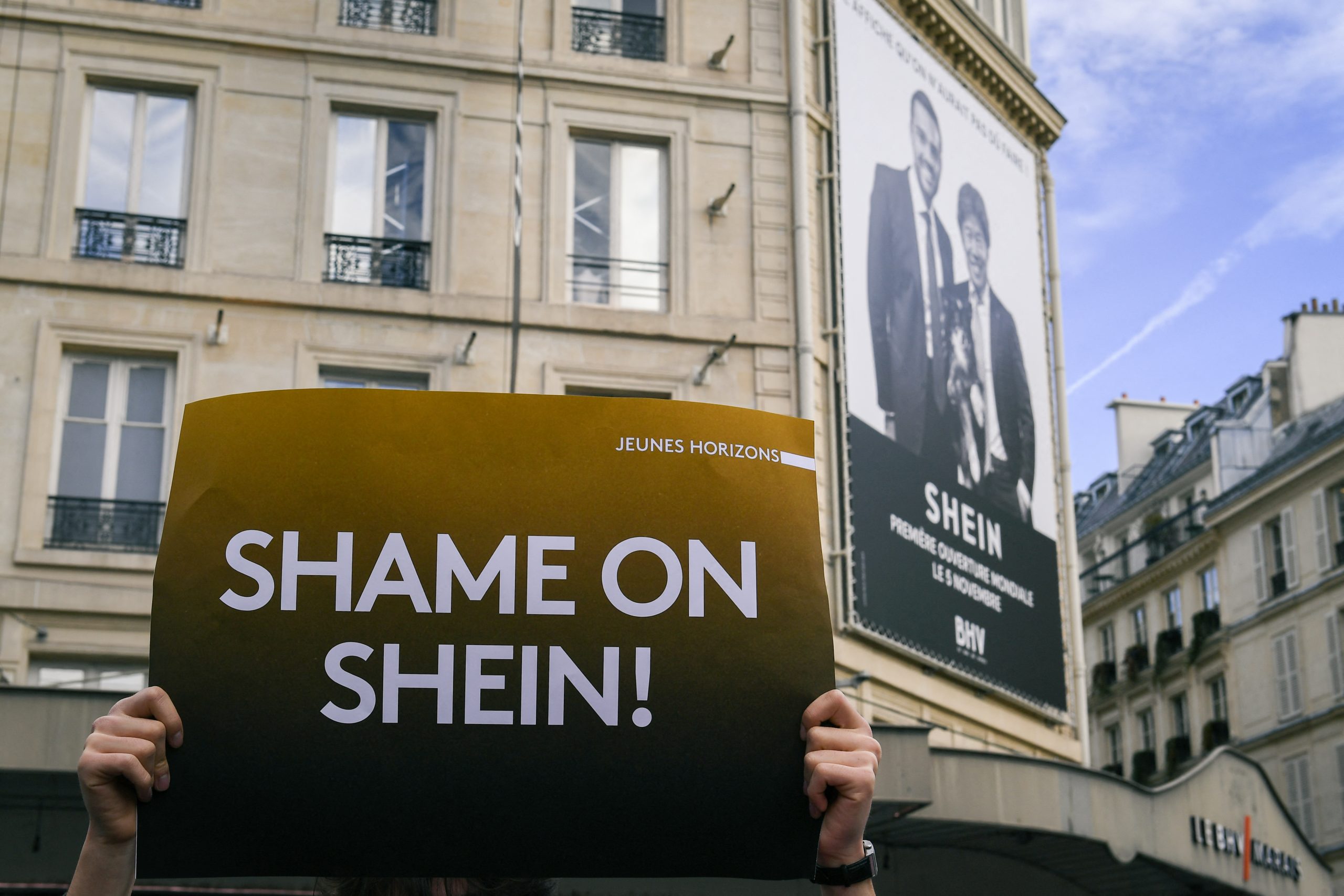Shein: Ακόμα δεν άνοιξε, κινδυνεύει με λουκέτο το φυσικό κατάστημα στο Παρίσι
