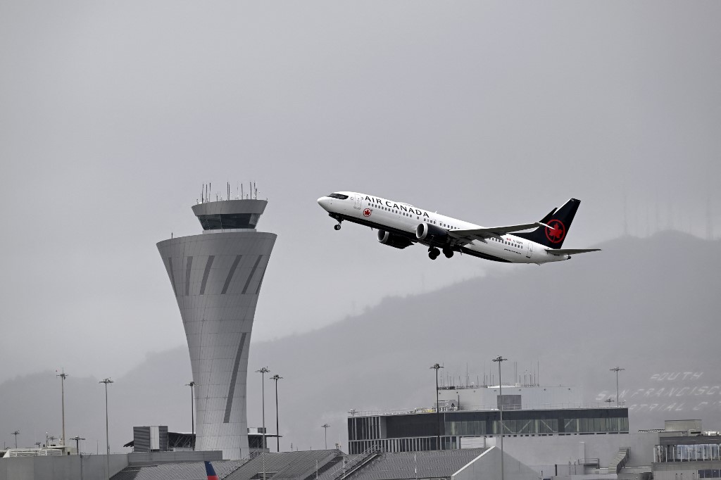 Οι ΗΠΑ σε κατάσταση «εναέριας παράλυσης» – Μείωση πτήσεων για πρώτη φορά μετά από δεκαετίες