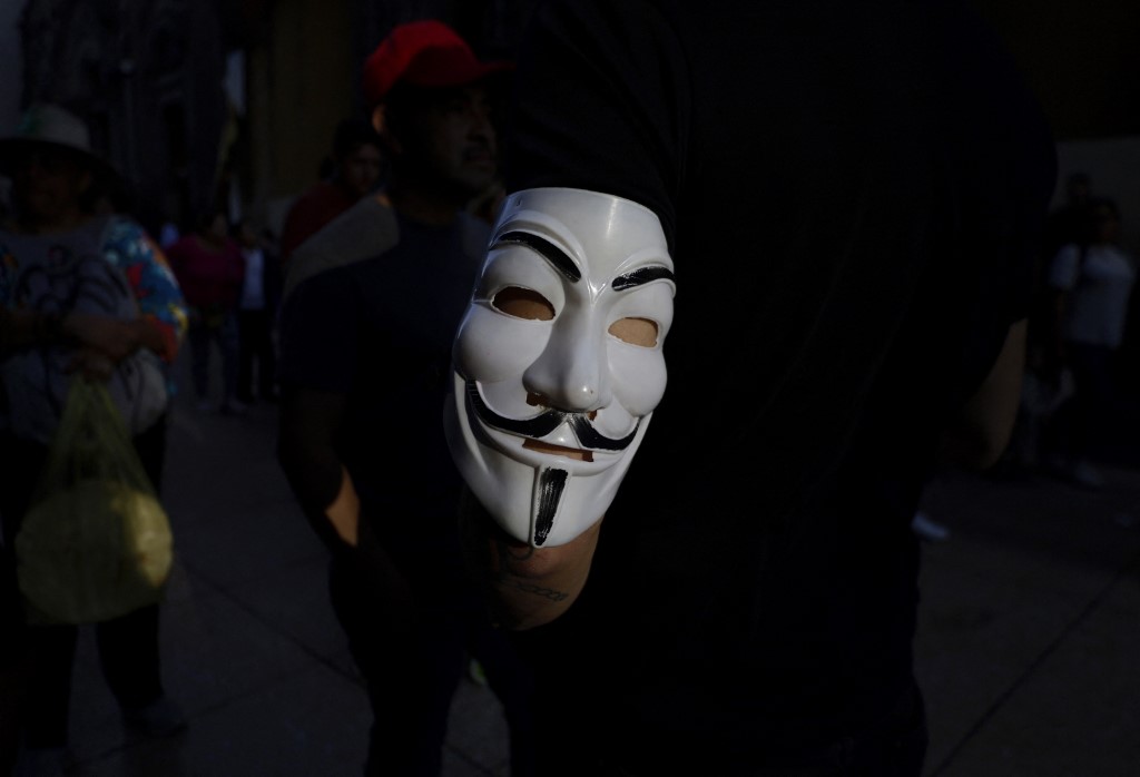 «V for Vendetta»: Το HBO μεταφέρει το εμβληματικό graphic novel στη μικρή οθόνη