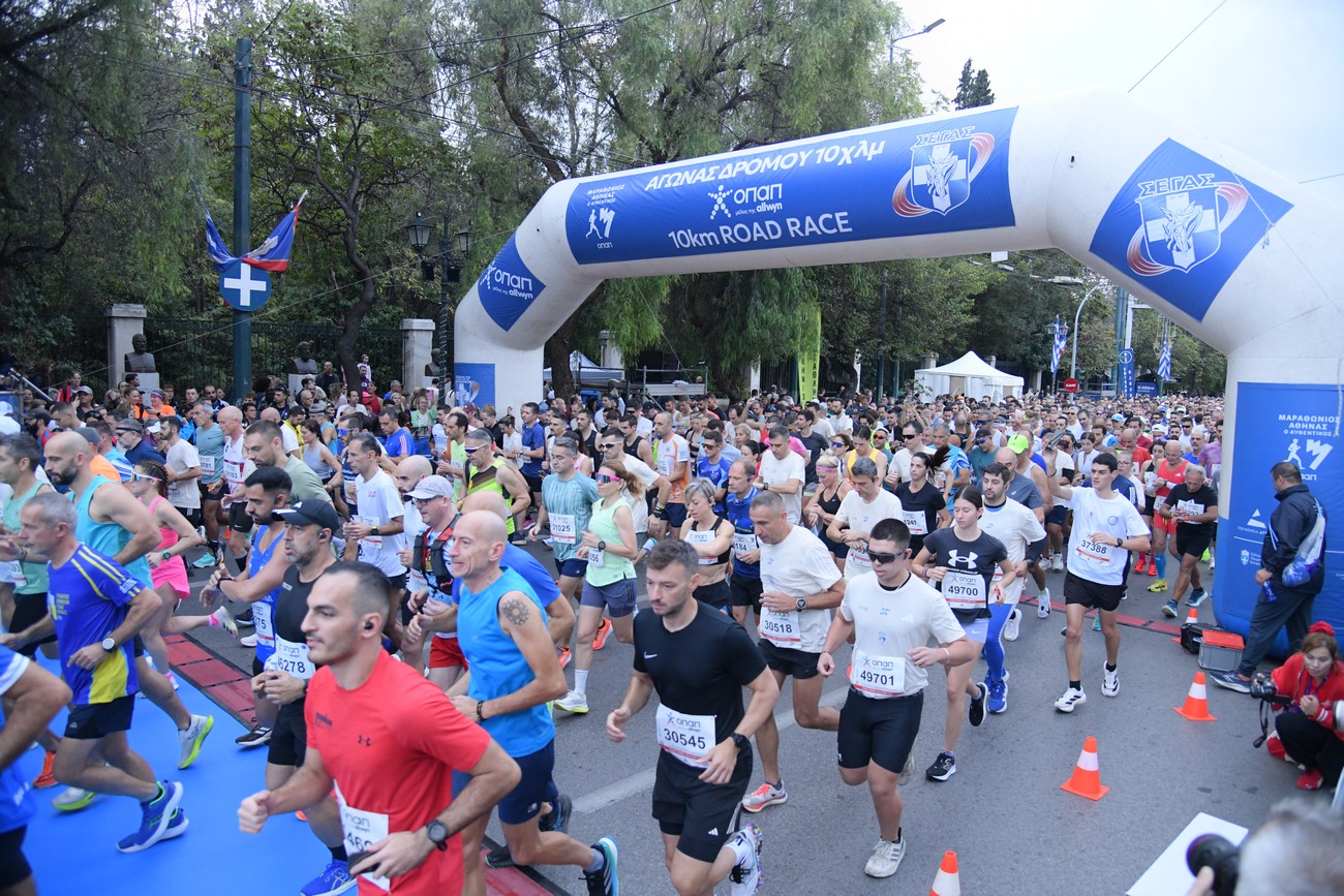 Το μεγαλύτερό βήμα τους μέχρι το επόμενο έκαναν οι δρομείς του 42ου Αυθεντικού Μαραθωνίου της Αθήνας