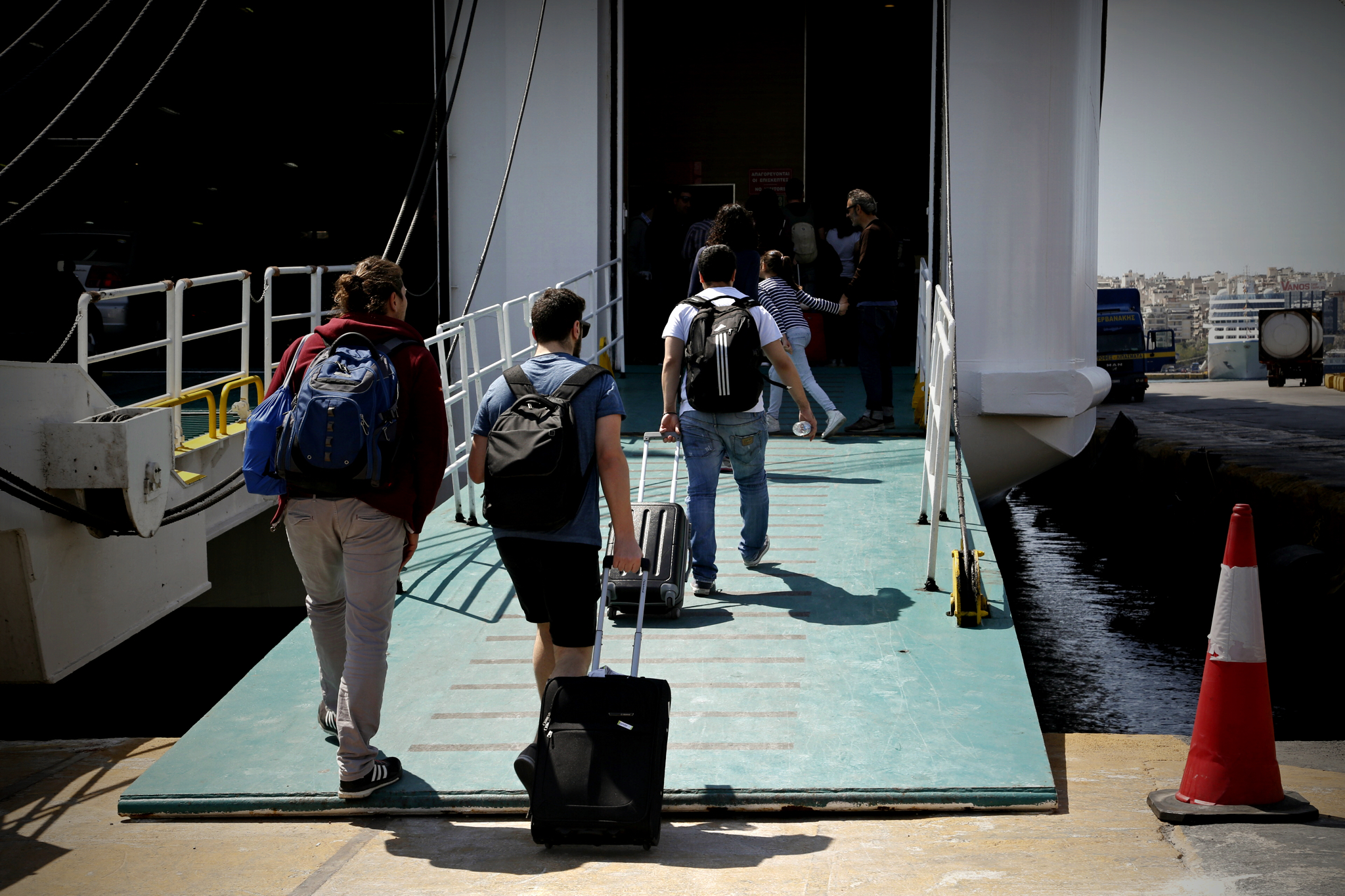 Εκπτώσεις 50% στα ακτοπλοϊκά για αναπληρωτές εκπαιδευτικούς – Μειωμένες τιμές 30% σε αεροπορικά εισιτήρια