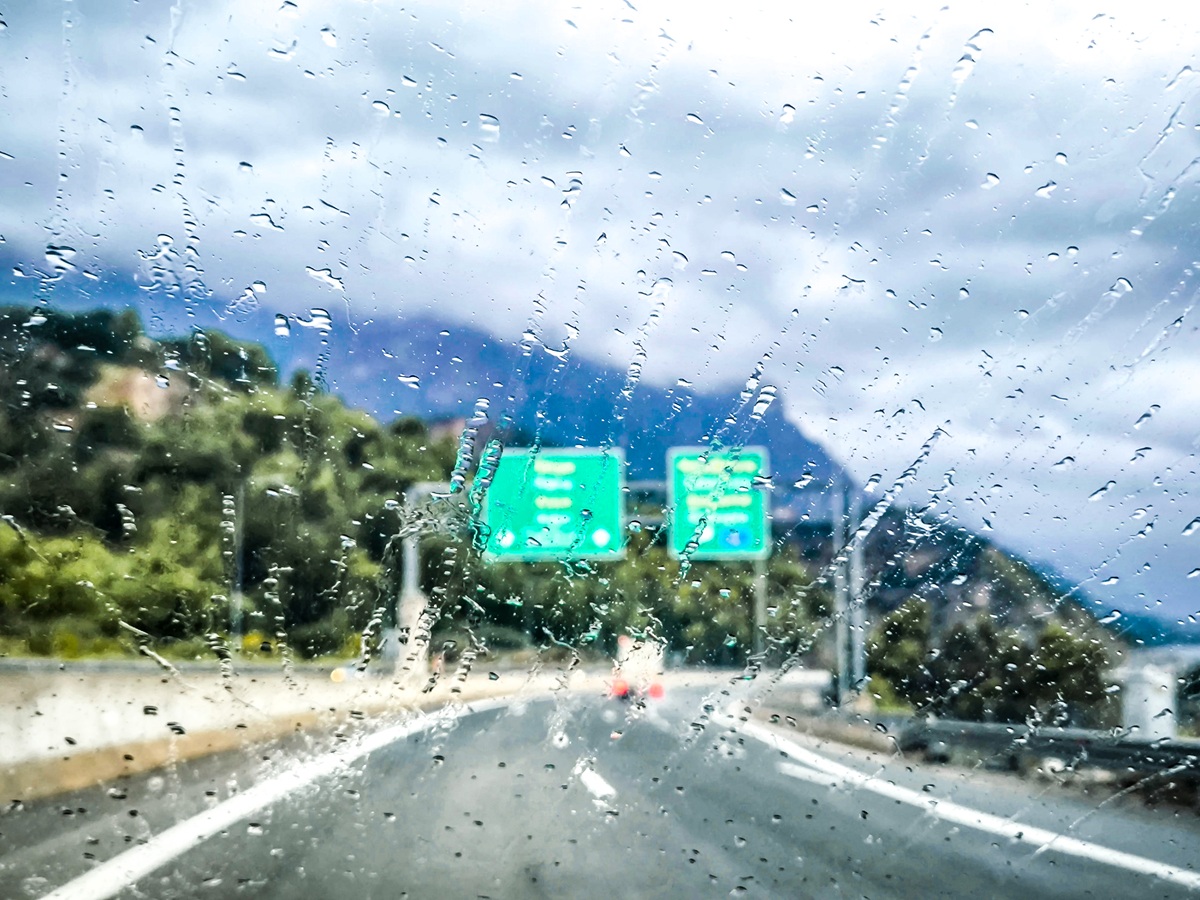 Έρχεται νέο κύμα κακοκαιρίας – Ποιες περιοχές θα σαρώσουν οι ισχυρές βροχές και καταιγίδες