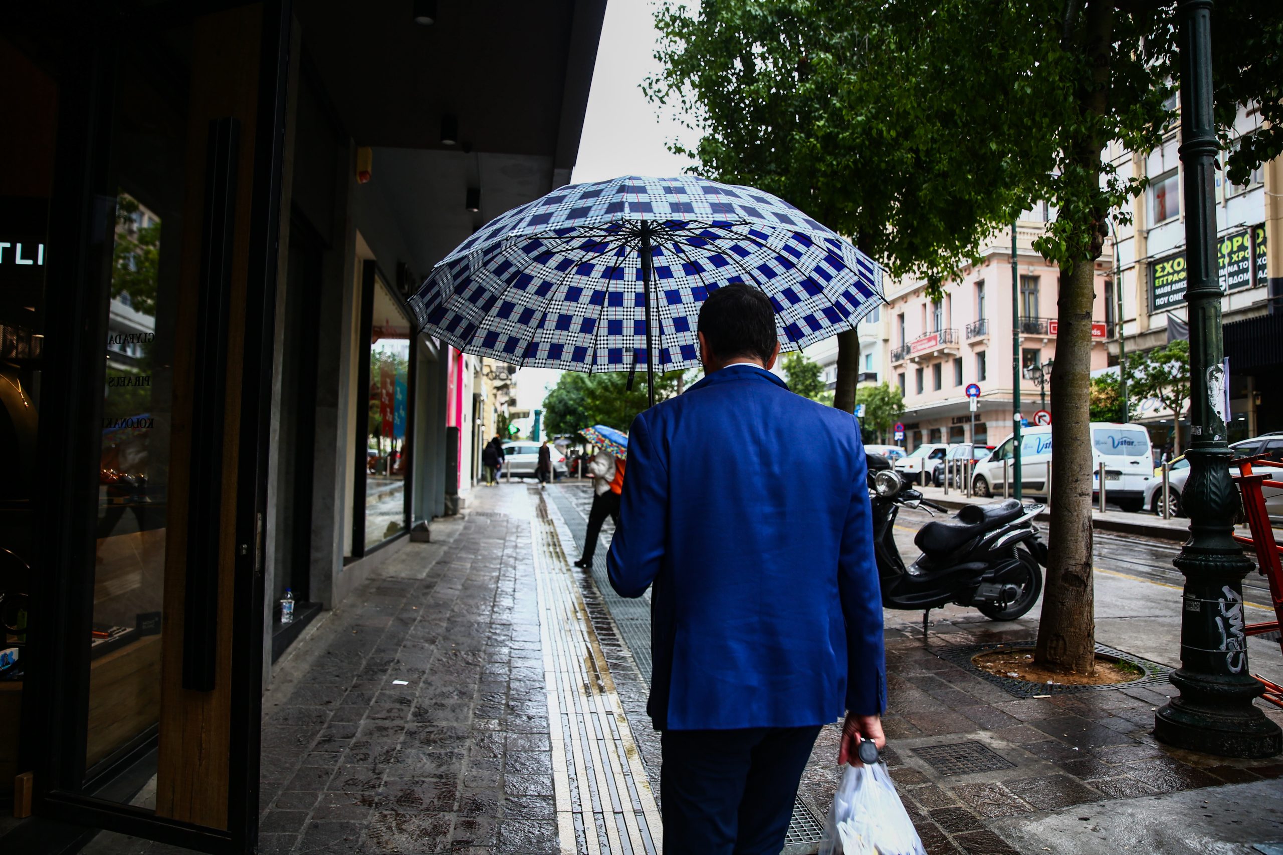 Καιρός: Συνεχίζονται οι βροχές και οι καταιγίδες – Προειδοποίηση για έντονα φαινόμενα σε 4 περιοχές