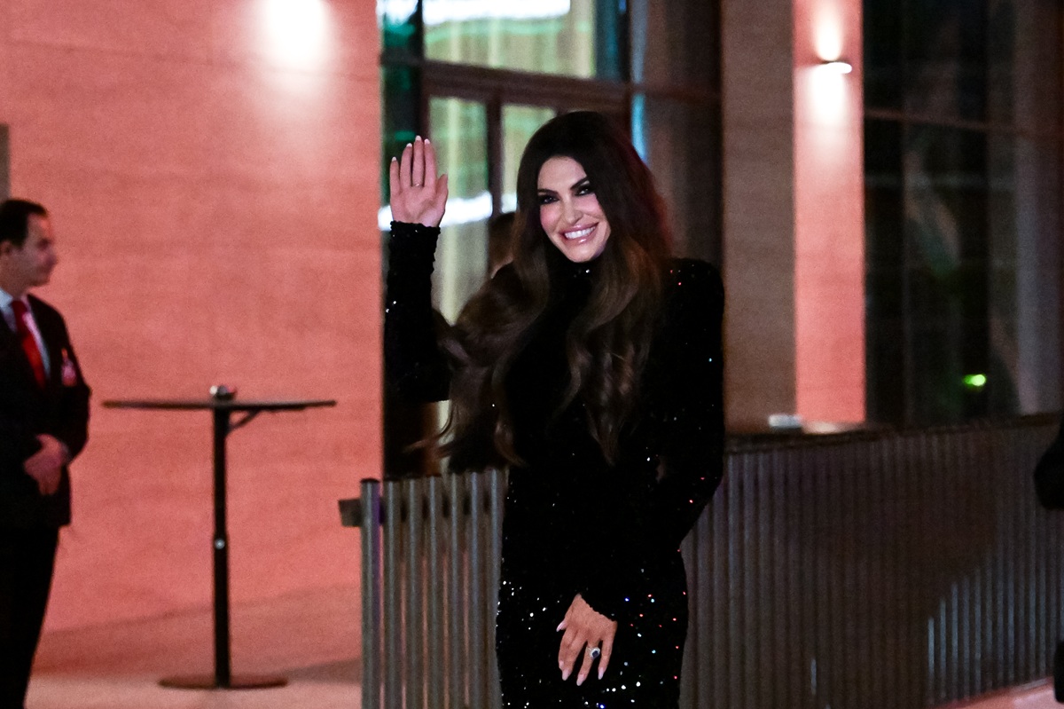 Κίμπερλι Γκίλφοϊλ: «Γεια σας, Ελλάδα» – Η πρώτη γυναίκα πρέσβης των ΗΠΑ ανέλαβε καθήκοντα