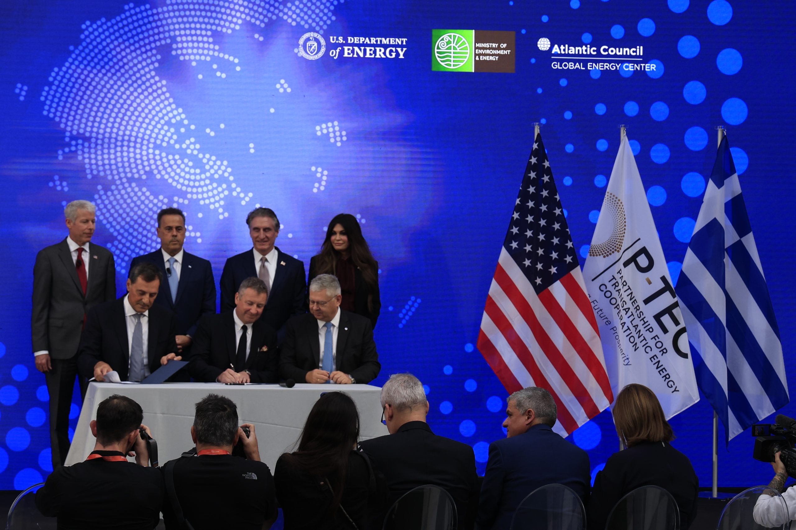 P-TEC: Υπογραφή συμφωνίας μεταξύ ExxonMobil, Energean και Helleniq Energy για τους υδρογονάνθρακες [live]