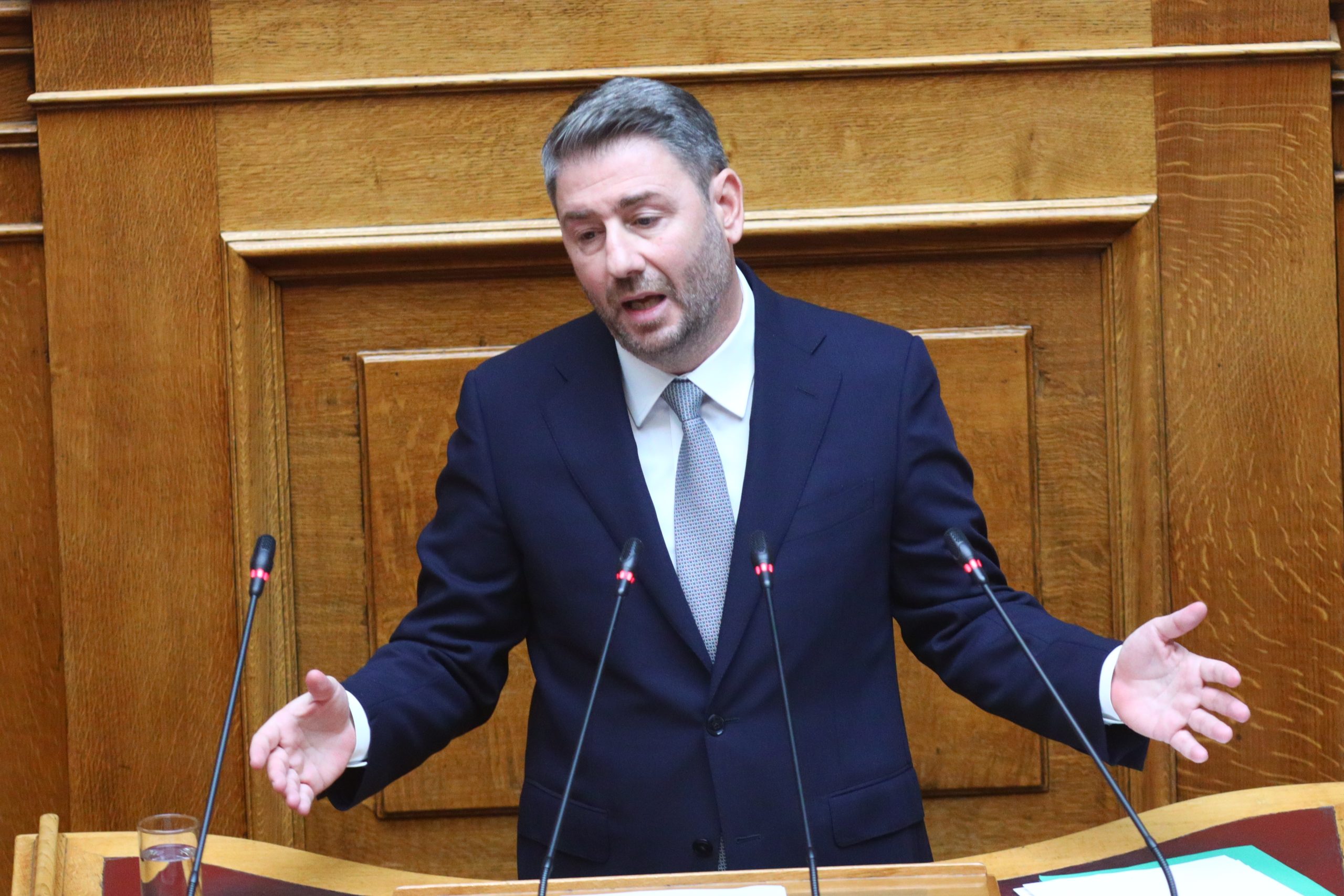 Ανδρουλάκης στη Βουλή: Τα μέτρα της κυβέρνησης είναι κοροϊδία – Μονόδρομος η πολιτική αλλαγή