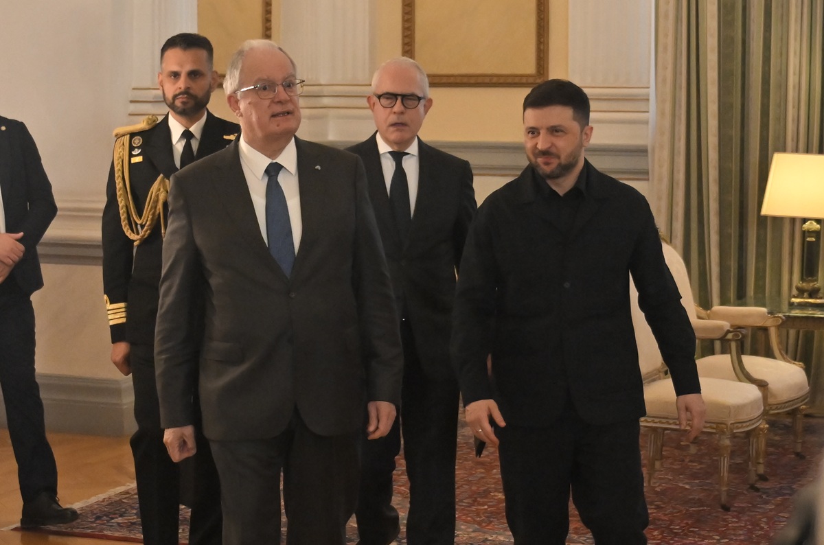 Ενέργεια, LNG και άμυνα στην ατζέντα Ζελένσκι – Μητσοτάκη: Έφτασε στην Αθήνα ο Ουκρανός πρόεδρος