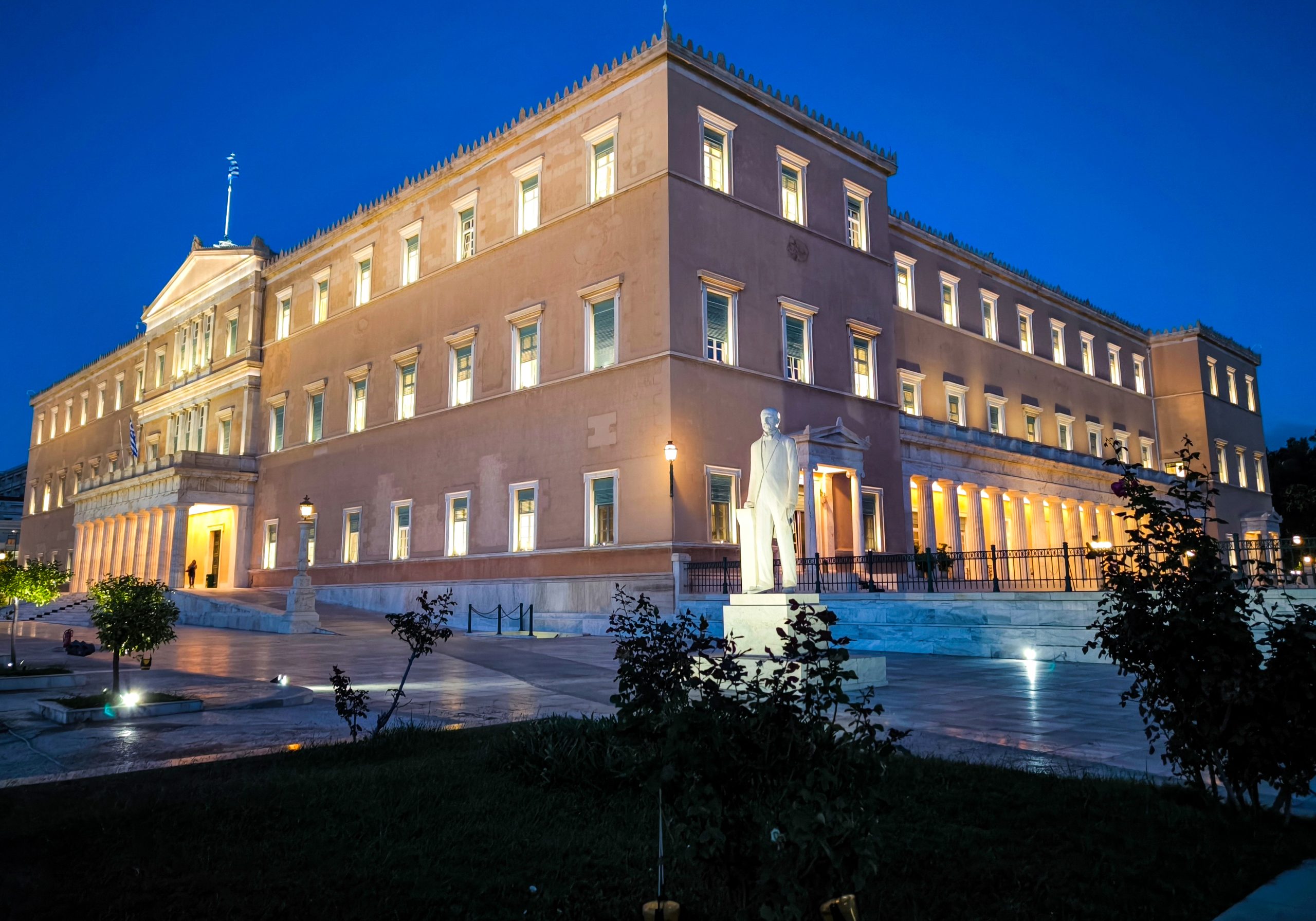 Προϋπολογισμός: Περιθώριο παροχών έως 900 εκατ. ευρώ για το 2027