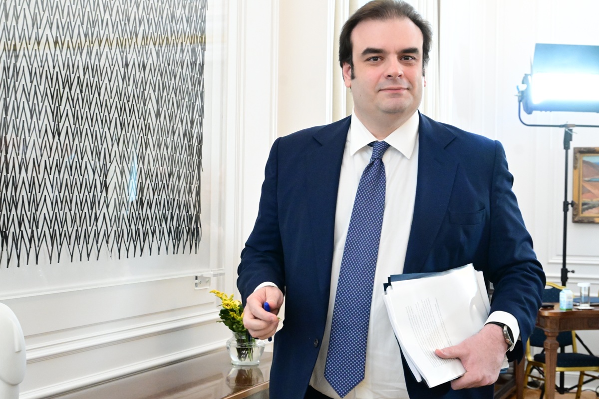 Τι φέρνει ο νέος προϋπολογισμός: Μέτρα 10 δισ. ευρώ και αποκλιμάκωση χρέους έως το 2029