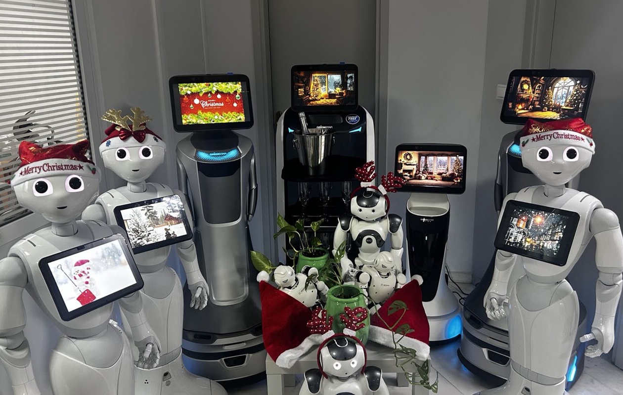 Τα ρομπότ «λένε τα κάλαντα»: Η Θεσσαλονίκη ζει τα πιο high-tech Χριστούγεννα