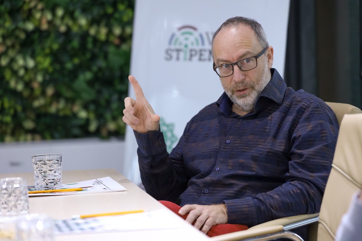 Συνιδρυτής Wikipedia: Η ΤΝ πρέπει να φτάσει την ακεραιότητα της Wikipedia για να γίνει αξιόπιστη