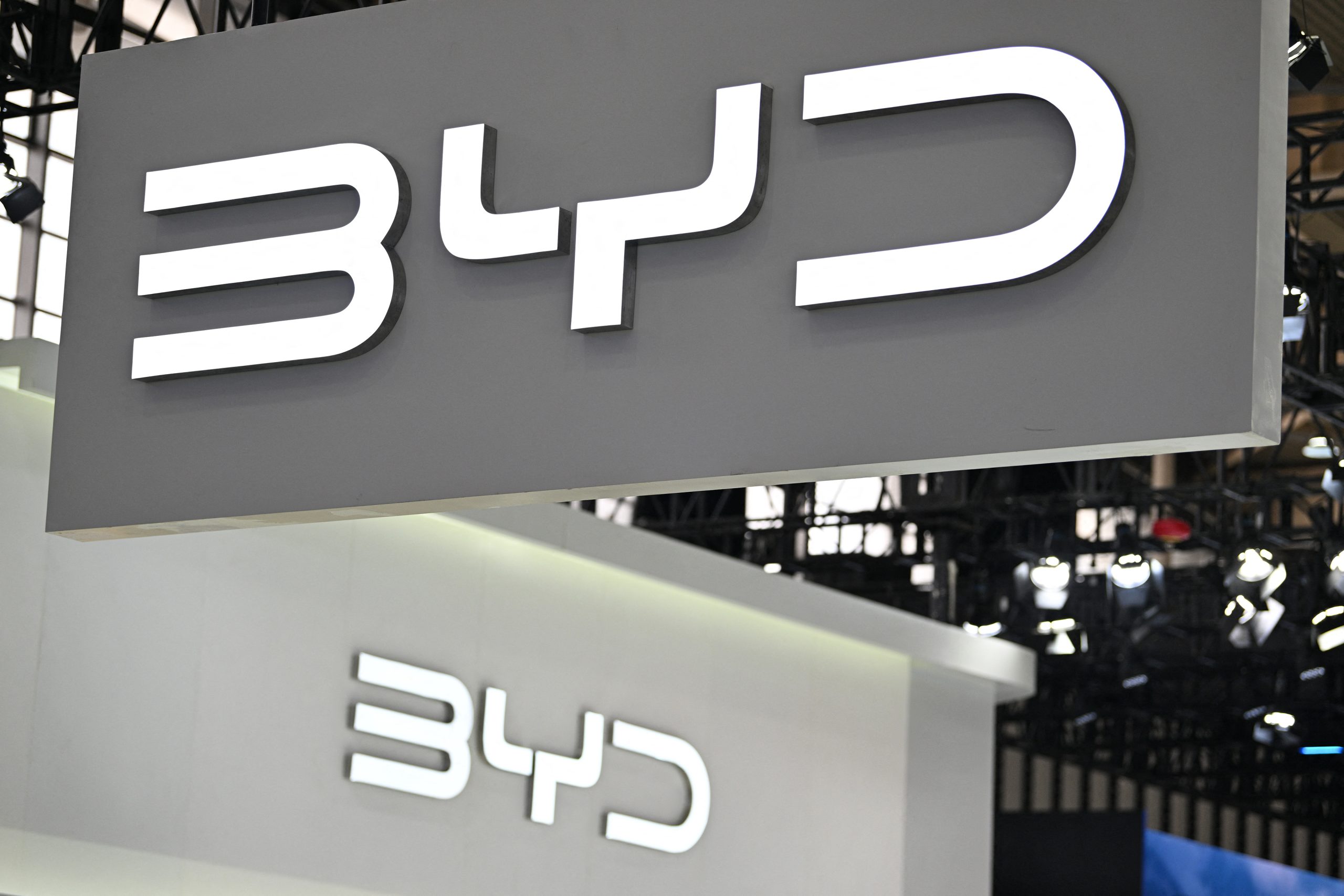 Η BYD ξεπερνά την Tesla με πωλήσεις – ρεκόρ στη Βρετανία