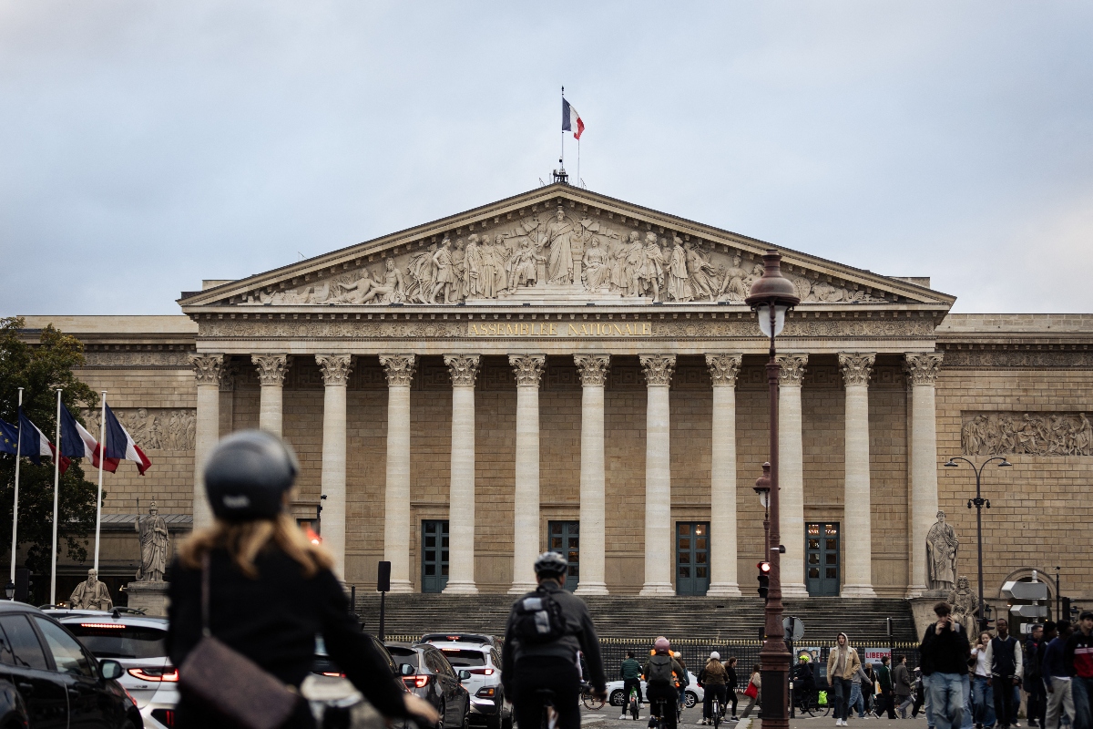 Le Monde: Πώς η Ελλάδα σώζει το έλλειμμα της Γαλλίας﻿