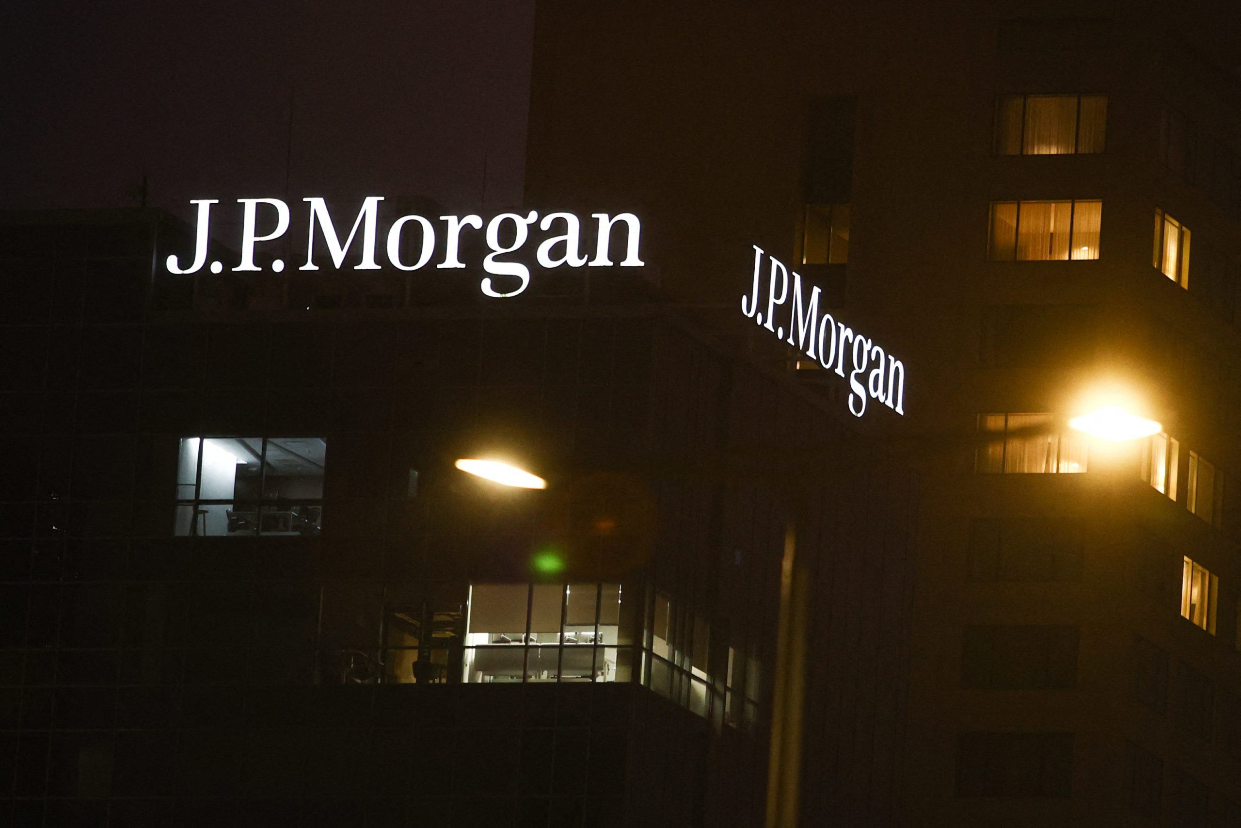 Καμπανάκι JPMorgan για το πετρέλαιο: Κίνδυνος πτώσης τιμών brent 50% ως το 2027