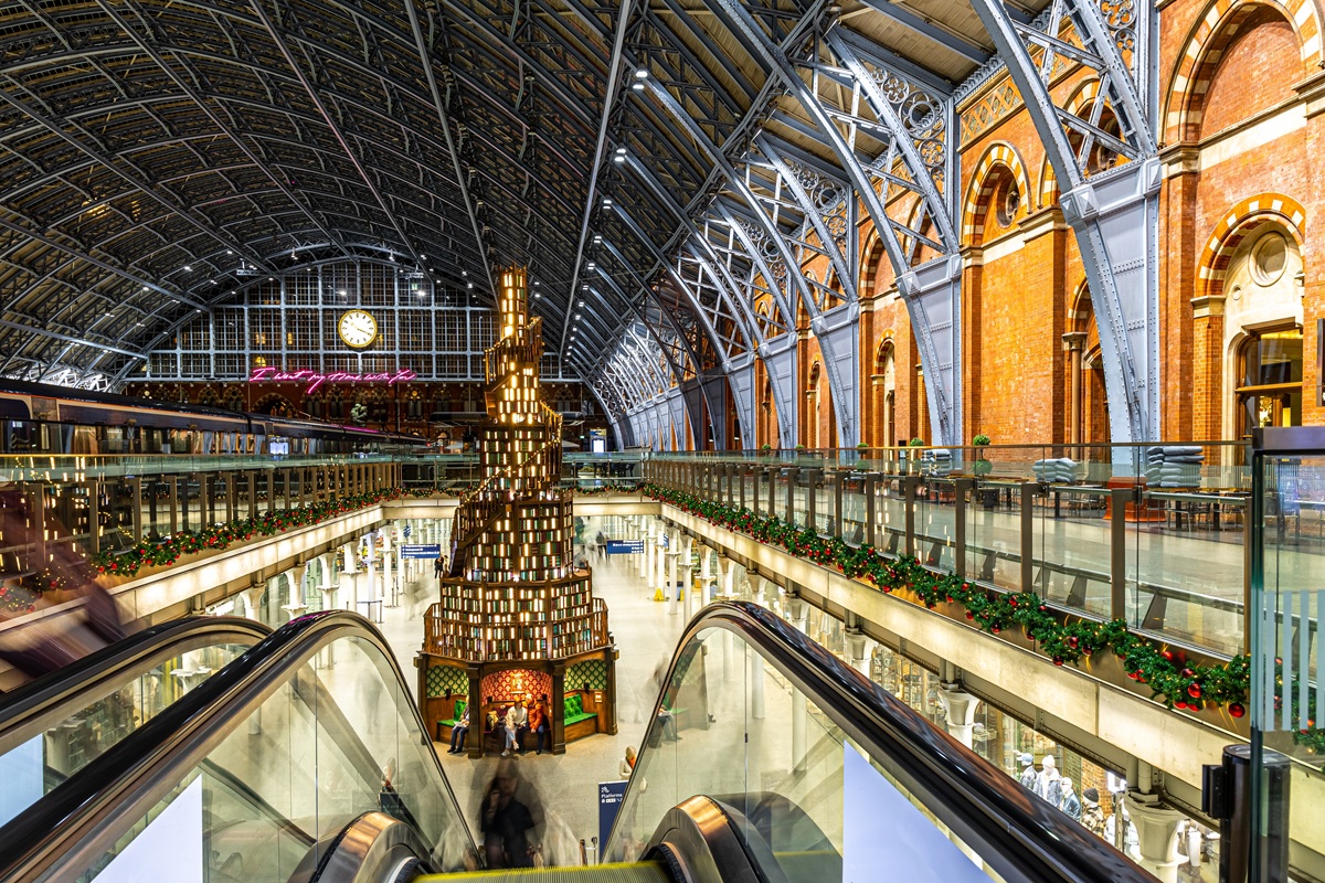 Λονδίνο: Το «μαγικό» δέντρο του St Pancras που στηρίζει τα παιδιά με σοβαρές ασθένειες
