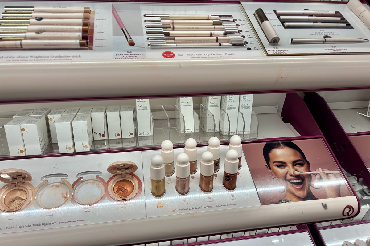 Rare Beauty: Η εταιρεία καλλυντικών της Σελένα Γκόμεζ μπήκε στο club των δισεκατομμυρίων