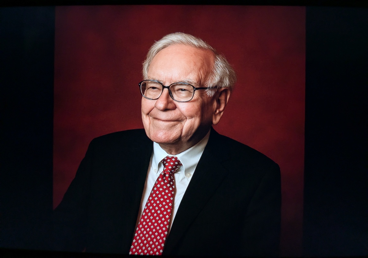 «Σκεφτείτε τι θέλετε να γράφει η νεκρολογία σας»: Το πιο δυνατό μάθημα ζωής του Γουόρεν Μπάφετ στα 95 του