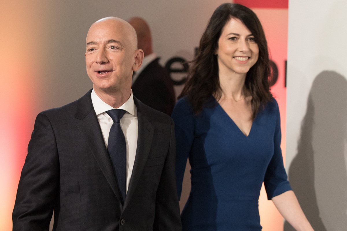 Μακένζι Σκοτ: Πού έδωσε 7,2 δισ. δολάρια η πρώην του Τζεφ Μπέζος