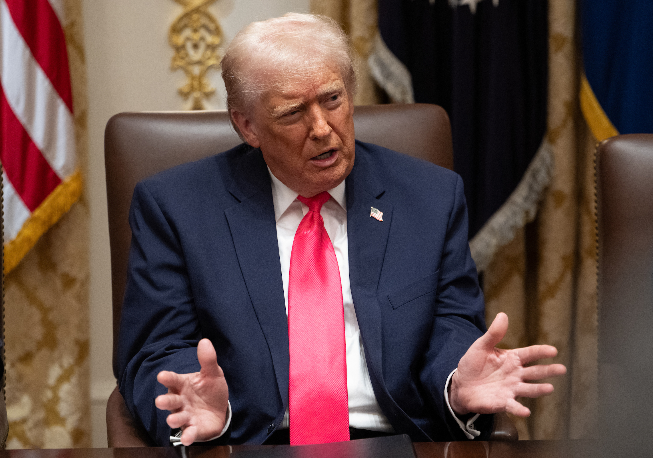 Ο Τραμπ απειλεί τη Βενεζουέλα με χερσαίες επιθέσεις