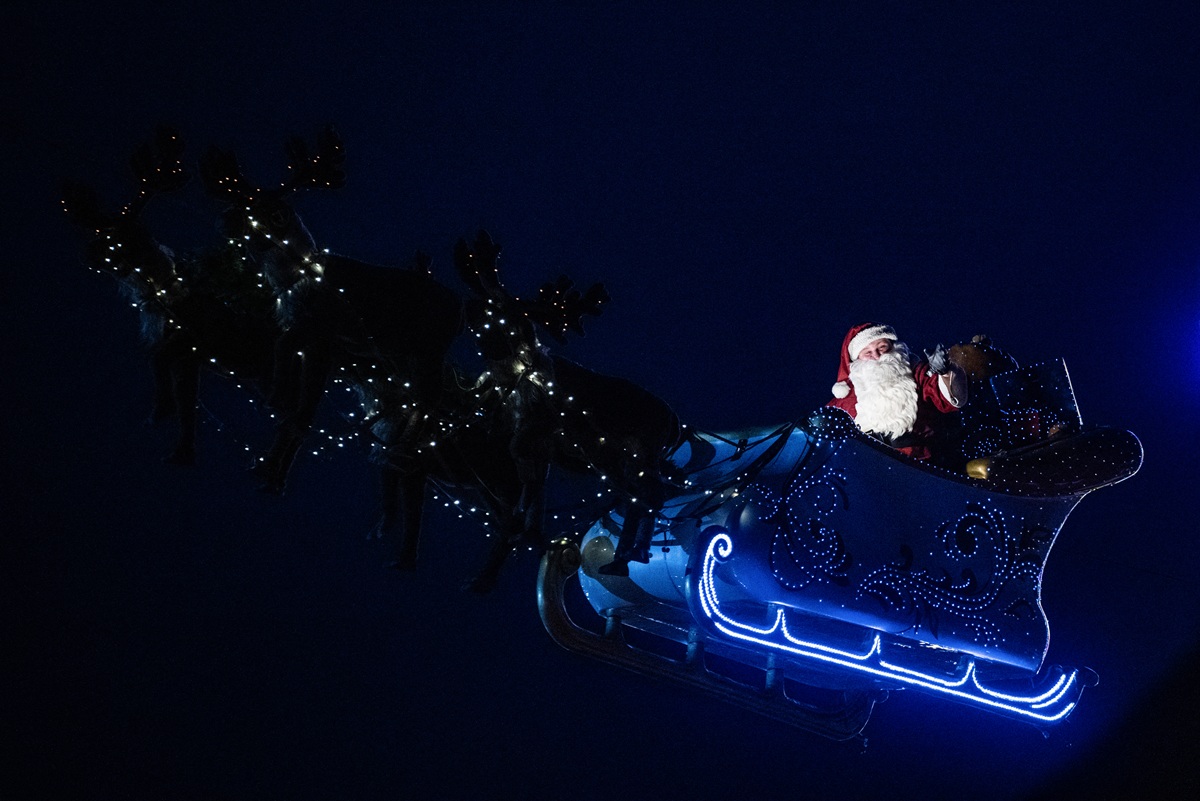 Ο Άγιος Βασίλης ξεκίνησε το μαγικό του ταξίδι: Παρακολουθήστε live την πορεία του