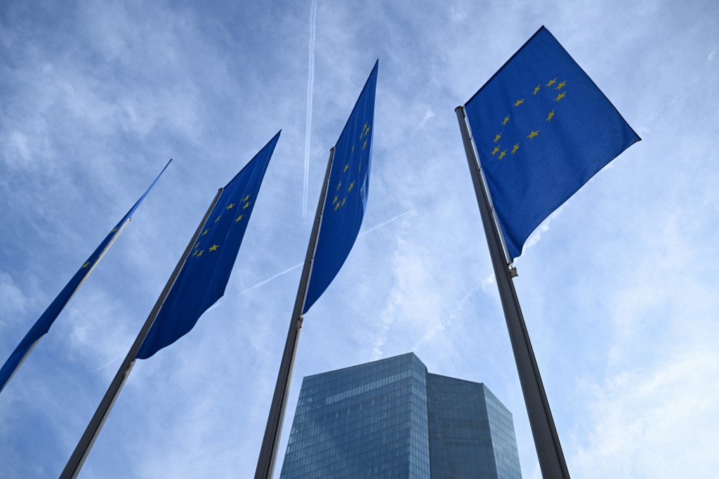 ΕΚΤ: Διατήρησε αμετάβλητα τα επιτόκια για 4η σερί συνεδρίαση – Τι «βλέπουν» οι αγορές