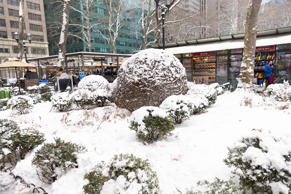 ΗΠΑ: «Λευκό» χάος με 9.000 πτήσεις στον αέρα – Σε κατάσταση έκτακτης ανάγκης Νέα Υόρκη και Νιου Τζέρσεϊ
