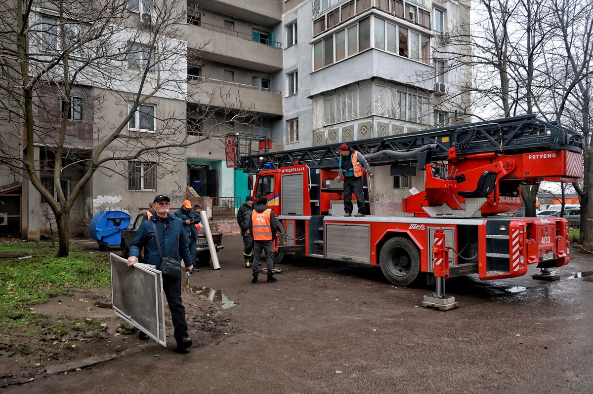 Μπαράζ ρωσικών επιθέσεων στην Ουκρανία λίγο πριν τις κρίσιμες συνομιλίες Κιέβου-Ουάσινγκτον