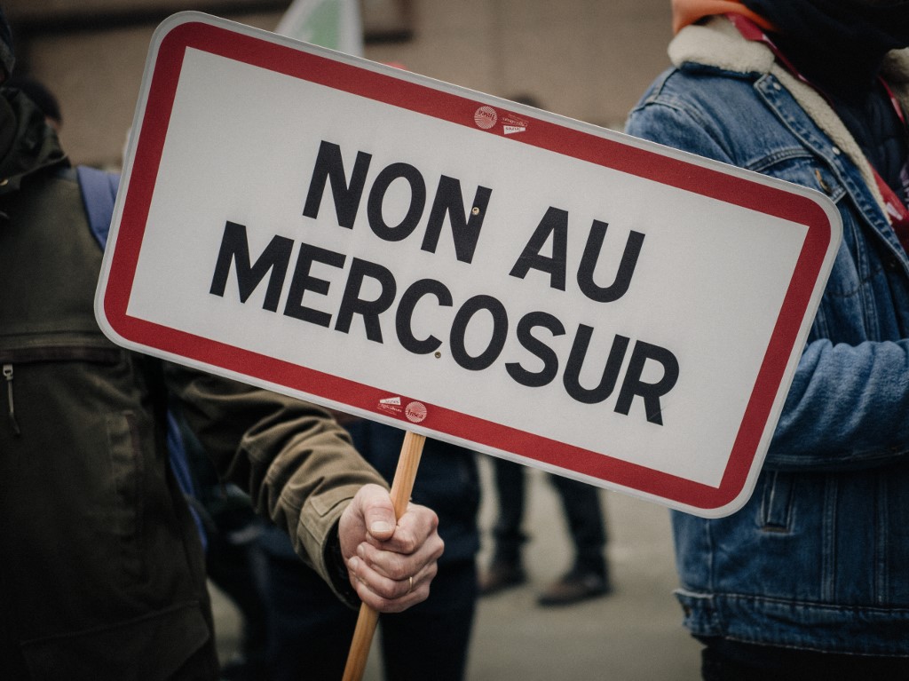 «Φρένο» στη Mercosur: Γιατί αναβλήθηκε η μεγάλη εμπορική συμφωνία της ΕΕ