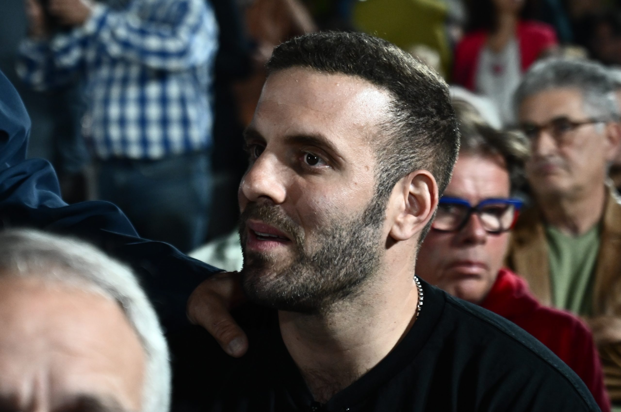 Δημόσια συγγνώμη από τον Νίκο Παππά: «Μετανιώνω και ντρέπομαι, αλλά δεν τον γρονθοκόπησα»