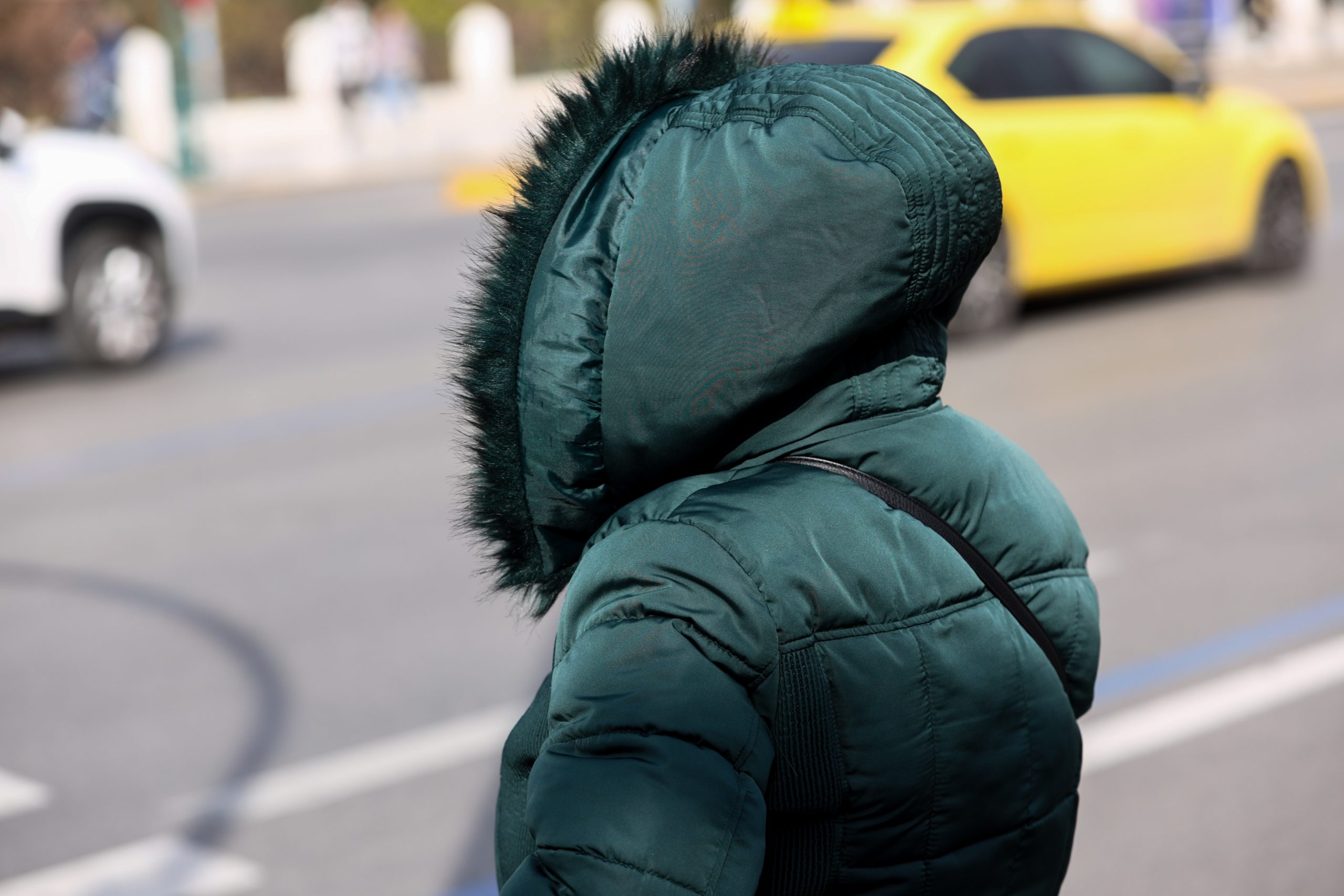 Καιρός: Πτώση της θερμοκρασίας και ασθενείς βροχές σήμερα – Επέλαση ψύχους την Πρωτοχρονιά