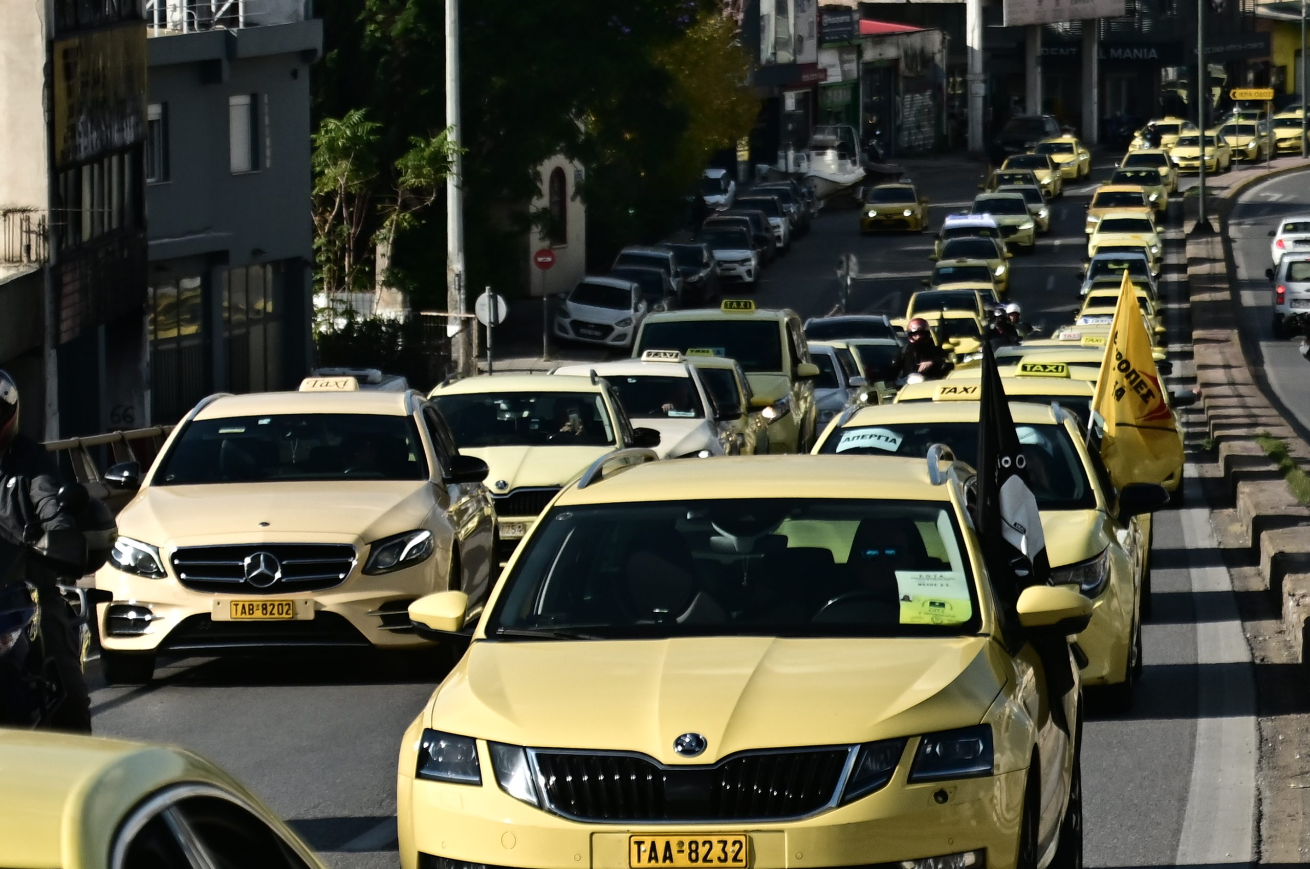 Χωρίς ταξί και την Πέμπτη η Αθήνα – Παρατείνεται η απεργία του ΣΑΤΑ