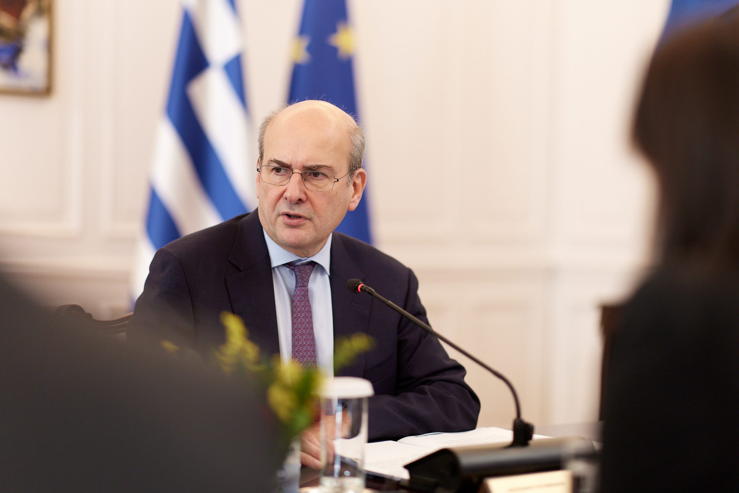 Χατζηδάκης στο Bloomberg: Οι ενεργειακές συμφωνίες ενισχύουν τη γεωπολιτική θέση της Ελλάδας