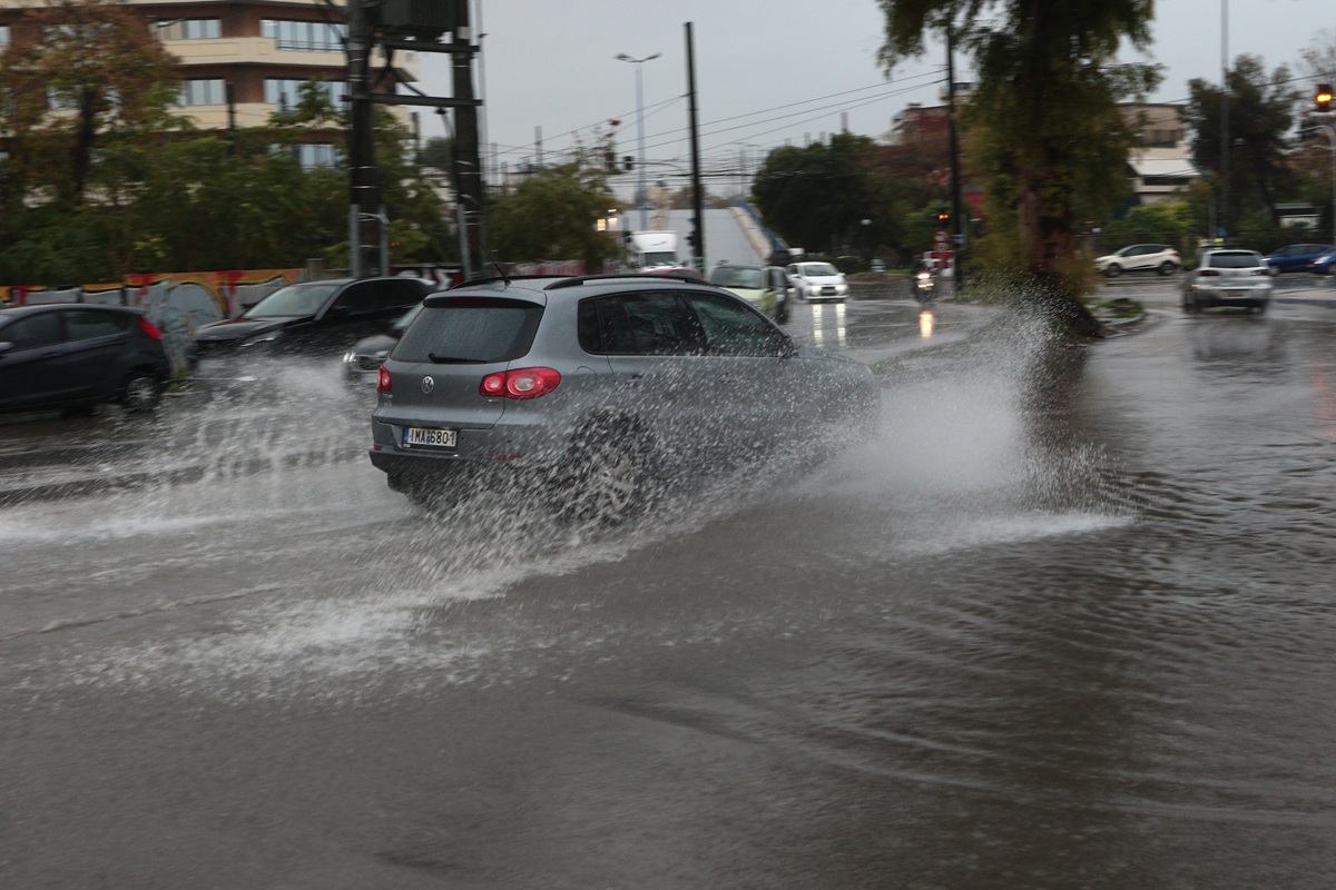Κακοκαιρία «BYRON»: Ισχυρές βροχές έως το μεσημέρι του Σαββάτου – Βελτίωση την Κυριακή