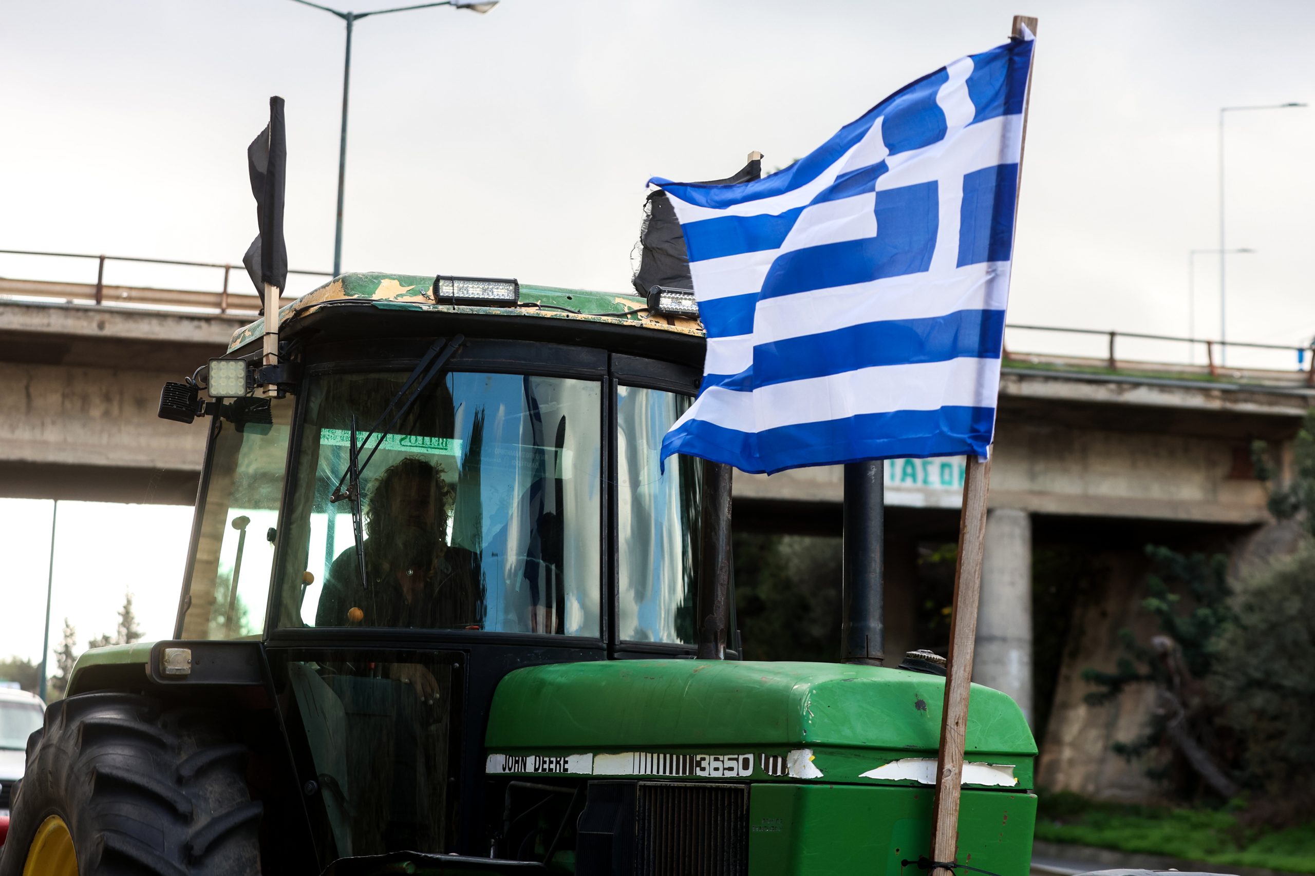 Διάλογος ή συνέχεια στα μπλόκα; Οι αγρότες αποφασίζουν σήμερα – Οι εξαγγελίες Τσιάρα