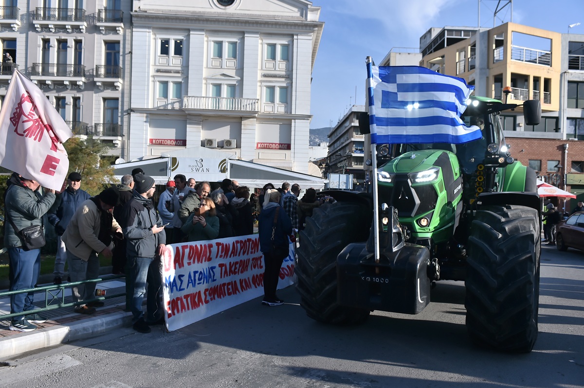 Στο στόχαστρο των Αρχών τα μπλόκα των αγροτών – Σχηματίζονται δικογραφίες