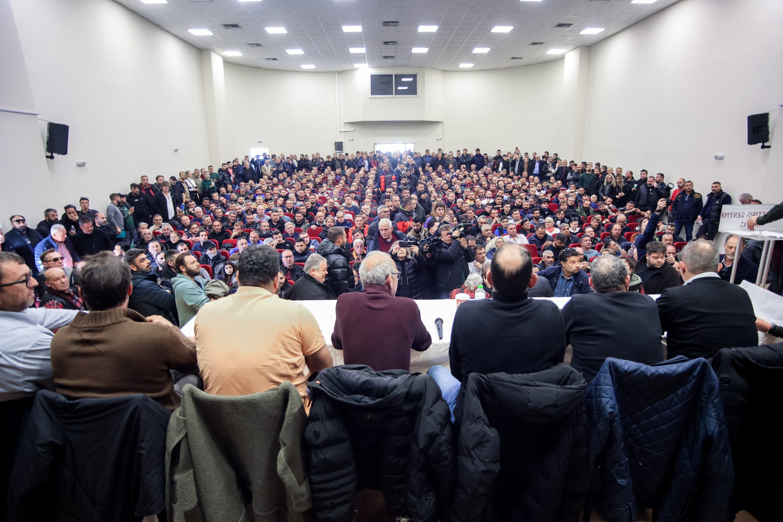 «Όχι» στη συνάντηση με Μητσοτάκη λένε οι αγρότες – Παραμένουν στα μπλόκα, κλιμάκωση των κινητοποιήσεων